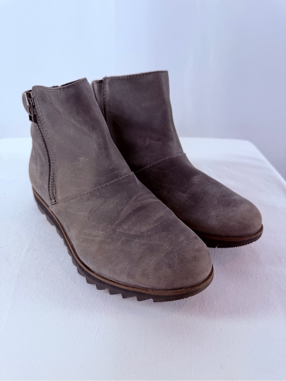 Sorel Harlow Suede Chelsea‎ Ankle Booties in Gray Size 7.5